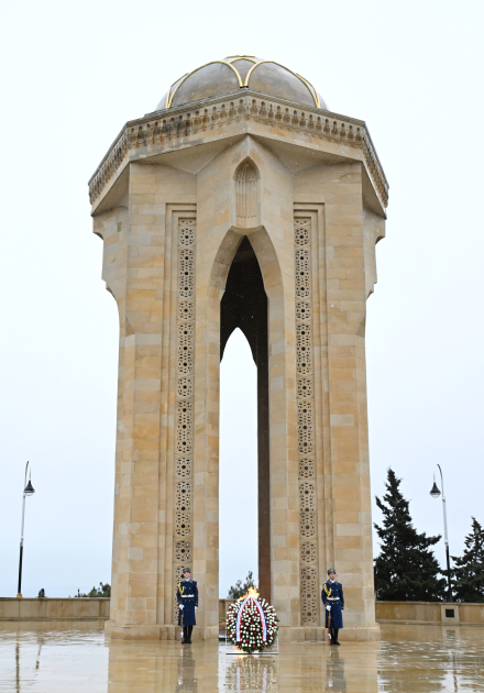 U.S. Vice President JD Vance pays tribute to Azerbaijani martyrs in Baku (PHOTO)