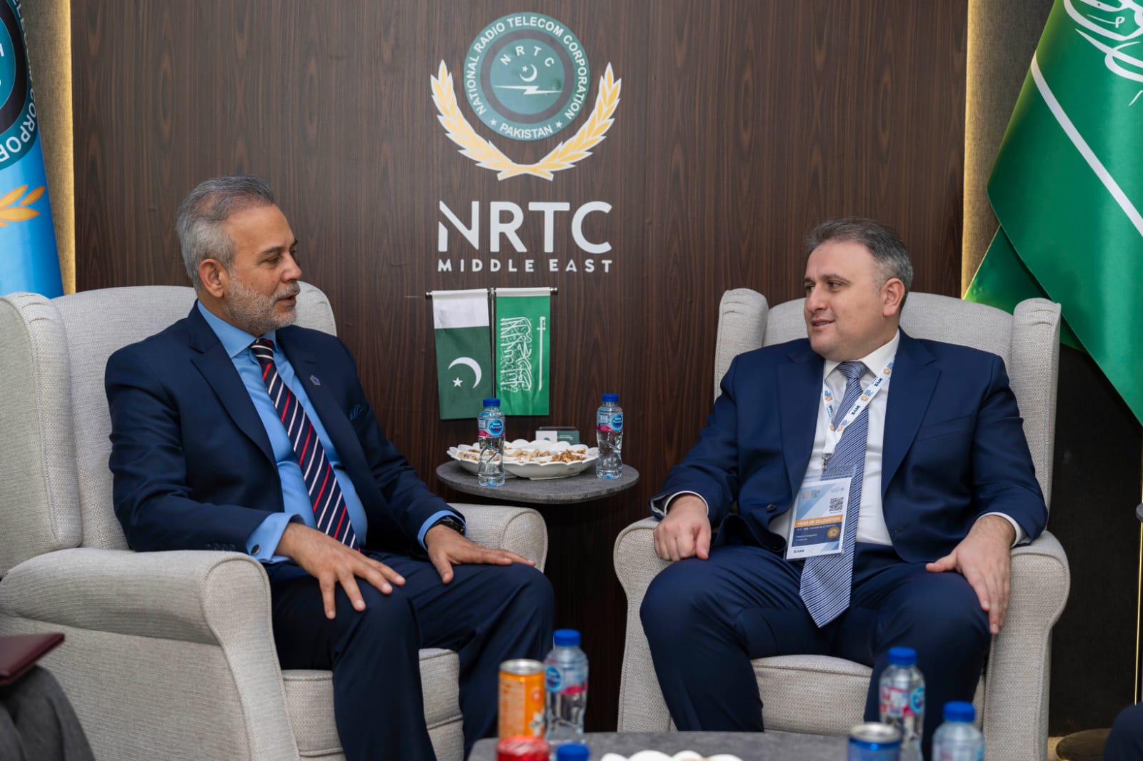 Azerbaijan engages in active discussions at military exhibition in Riyadh (PHOTO)