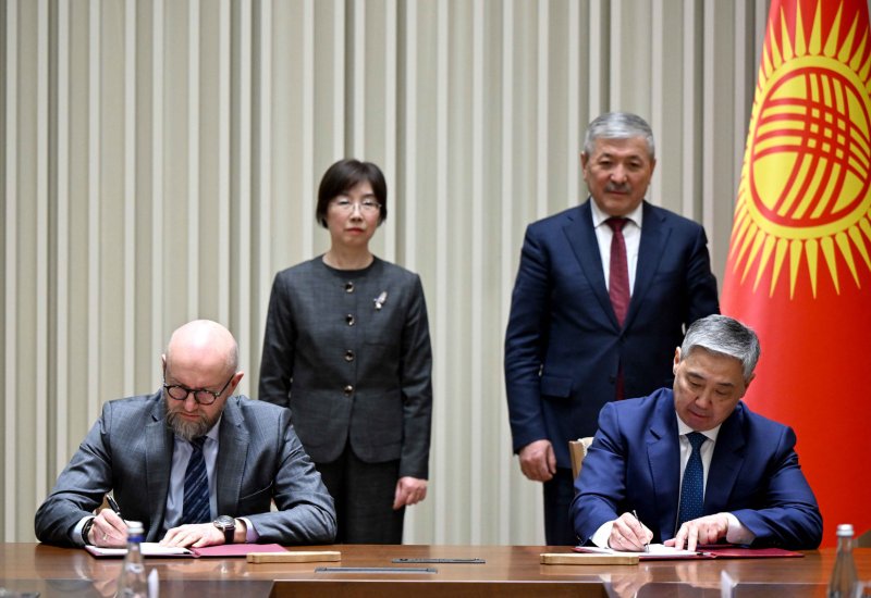 Kyrgyzstan and AIIB sign deal to support small and medium-sized businesses