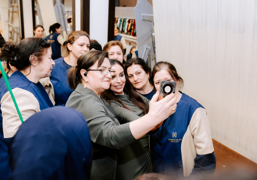 Heydar Aliyev Foundation VP Leyla Aliyeva participates in cutting ceremony for circular hand-woven carpet created by "Azerkhalcha" for Shusha Mosque (PHOTO)