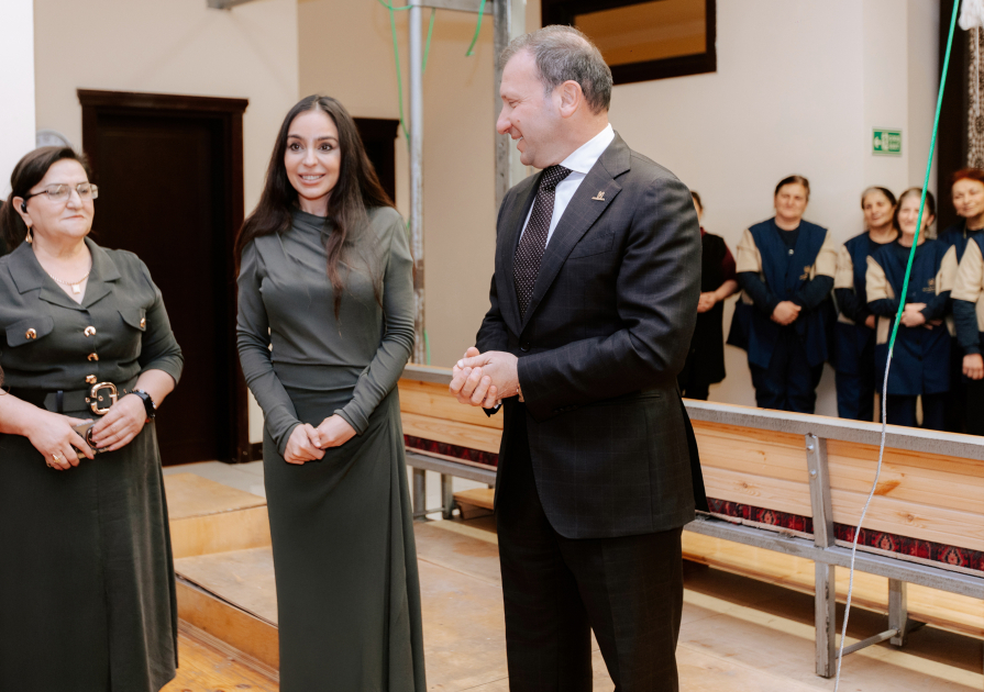 Heydar Aliyev Foundation VP Leyla Aliyeva participates in cutting ceremony for circular hand-woven carpet created by "Azerkhalcha" for Shusha Mosque (PHOTO)