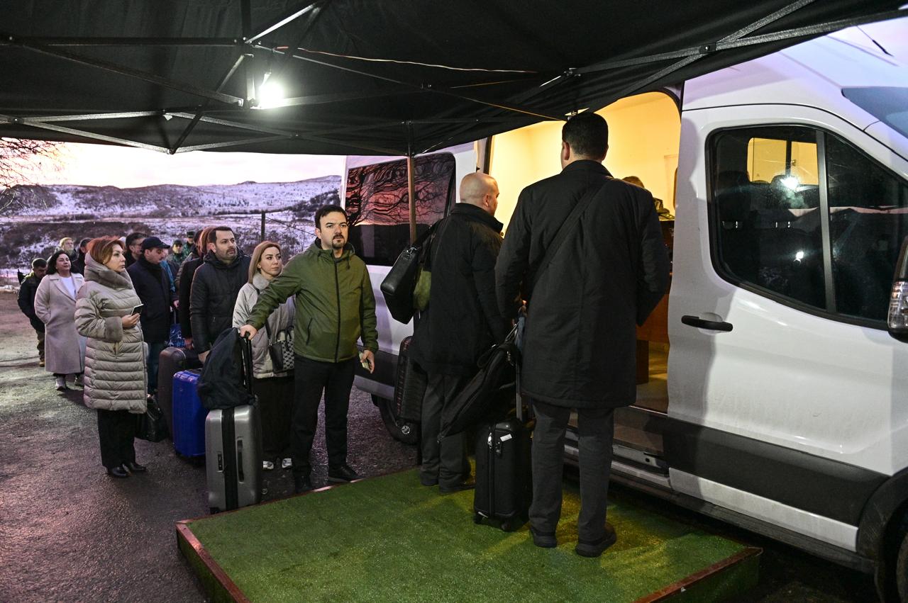 Azerbaijani civil society representatives arrive in Armenia (PHOTO/VIDEO)