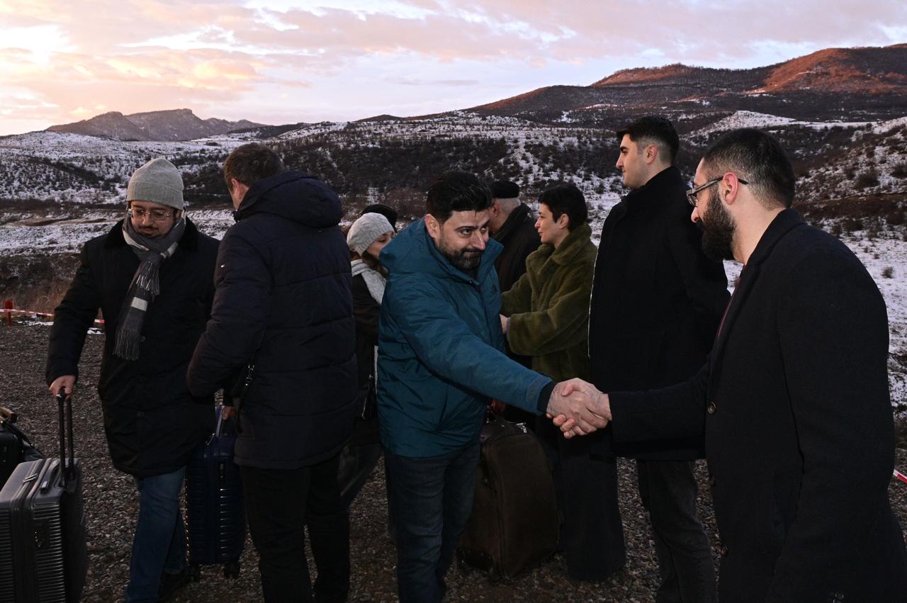 Azerbaijani civil society representatives arrive in Armenia (PHOTO/VIDEO)