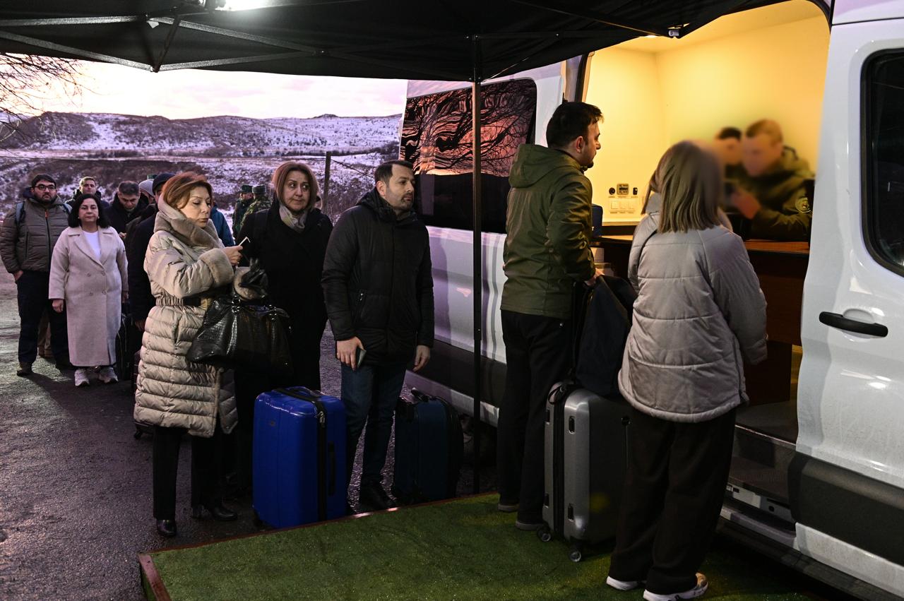 Azerbaijani civil society representatives arrive in Armenia (PHOTO/VIDEO)