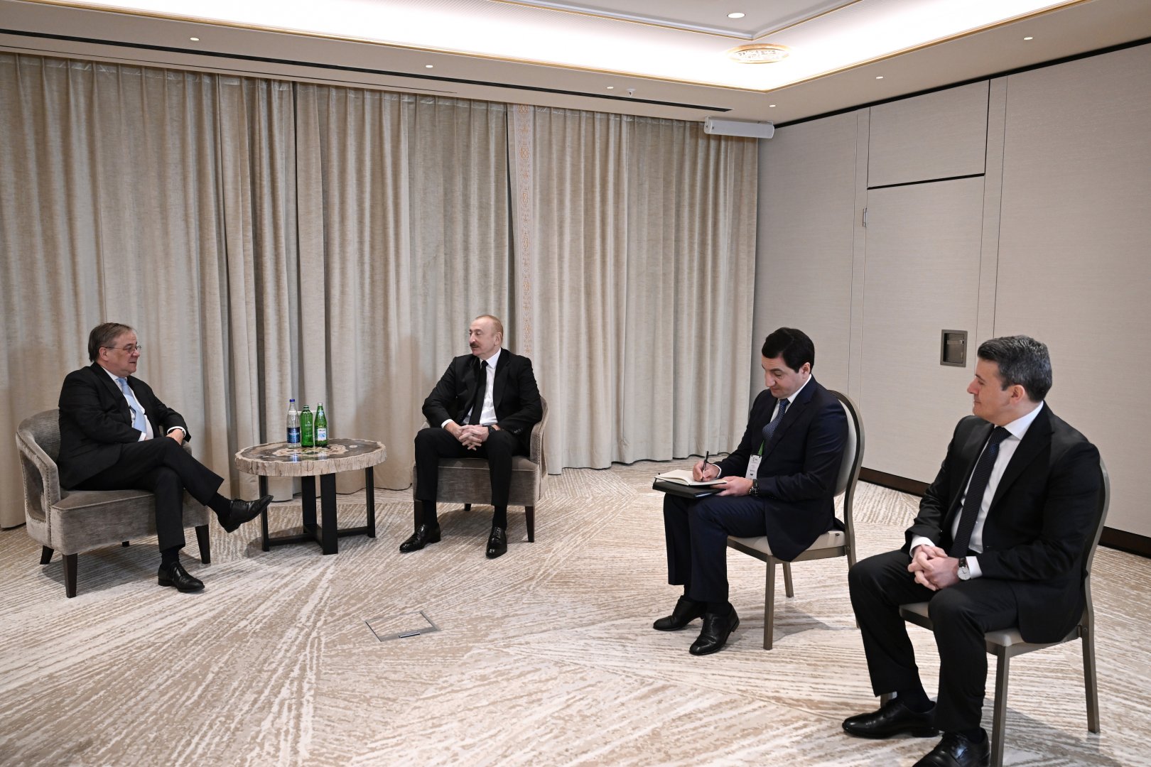 President Ilham Aliyev meets with Chairman of Bundestag's Foreign Affairs Committee in Munich (PHOTO/VIDEO)