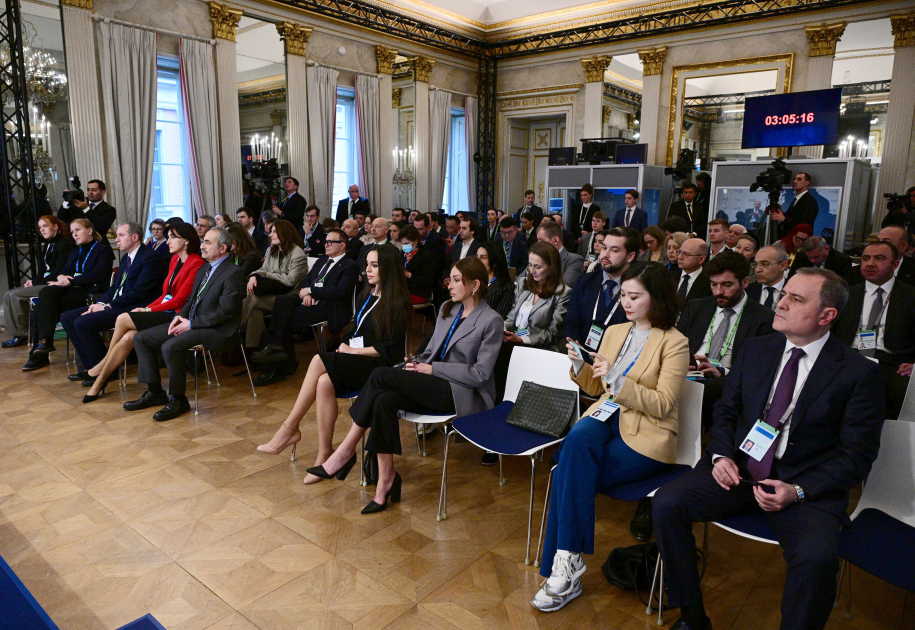 President Ilham Aliyev participates in panel discussion in Munich (PHOTO/VIDEO)