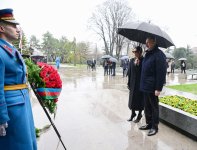 President Ilham Aliyev visits monuments to National Leader Heydar Aliyev and prominent Serbian writer Milorad Pavić in Belgrade (PHOTO/VIDEO)