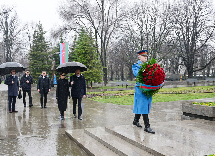 President Ilham Aliyev visits monuments to National Leader Heydar Aliyev and prominent Serbian writer Milorad Pavić in Belgrade (PHOTO/VIDEO)