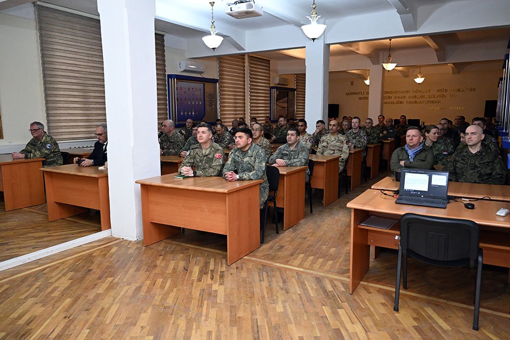 Azerbaijan's Baku hosts meeting with NATO mobile training team (PHOTO)