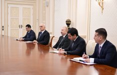 President Ilham Aliyev receives delegation led by Iranian Minister of Roads and Urban Development (PHOTO)