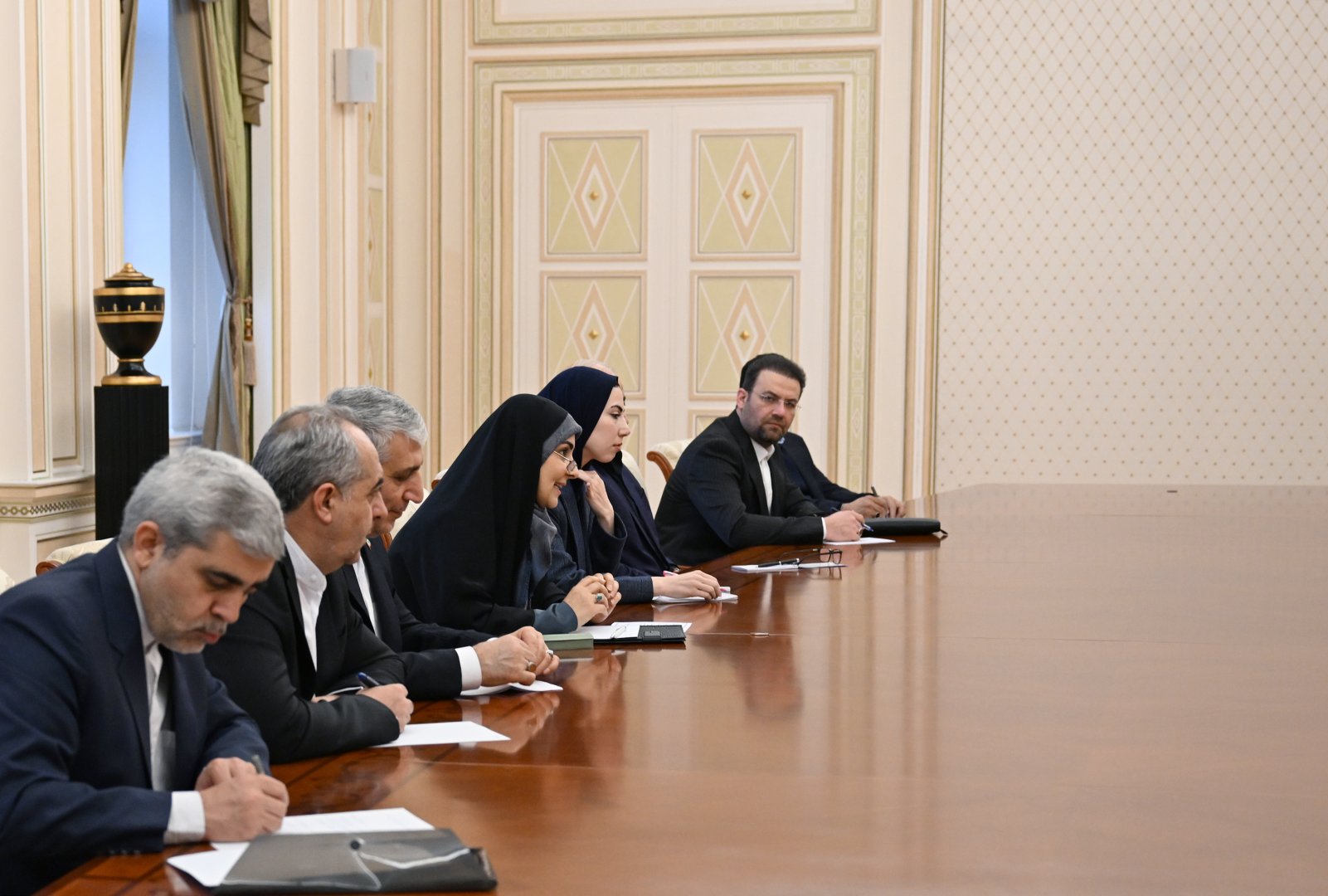 President Ilham Aliyev receives delegation led by Iranian Minister of Roads and Urban Development (PHOTO)