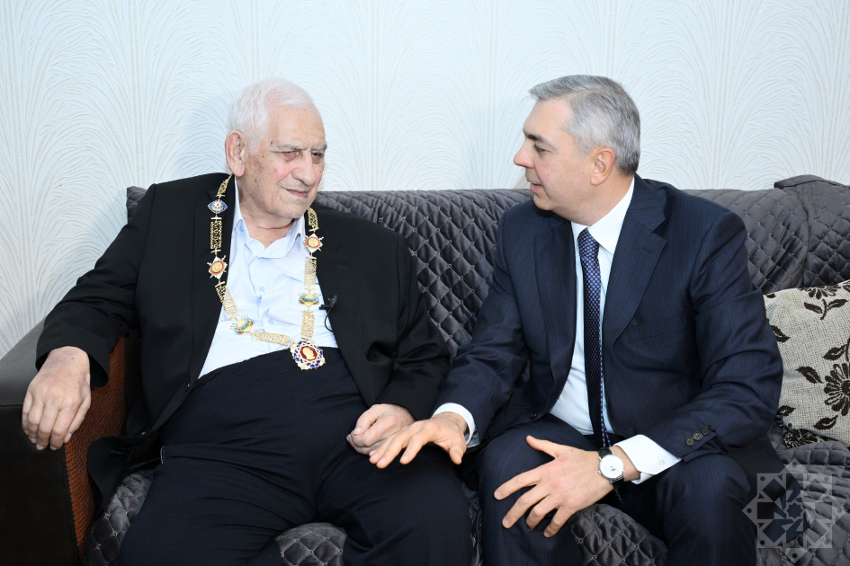 People's Poet Nariman Hasanzade presented with “Heydar Aliyev” Order (PHOTO)