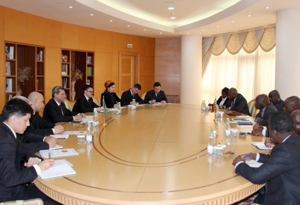 Turkmenistan, Zimbabwe hold talks on strengthening political and economic co-op