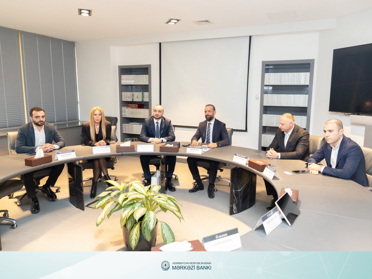 Central Bank of Azerbaijan engages retailers to strengthen cashless payment systems (PHOTO)