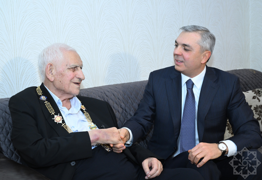 People's Poet Nariman Hasanzade presented with “Heydar Aliyev” Order (PHOTO)