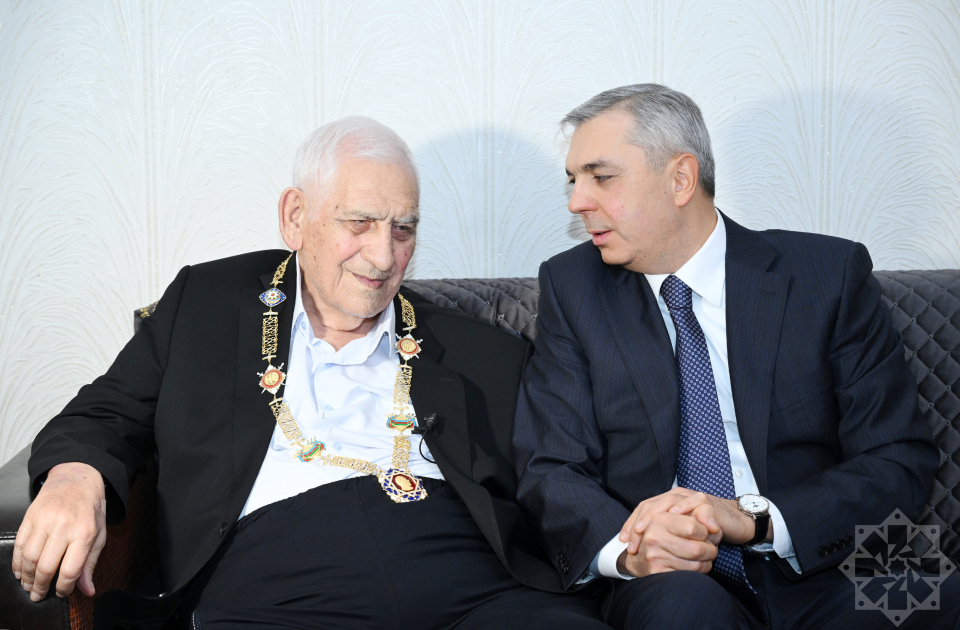 People's Poet Nariman Hasanzade presented with “Heydar Aliyev” Order (PHOTO)