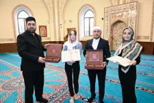 Leyla Aliyeva and Alena Aliyeva visit Juma Mosque (PHOTO)