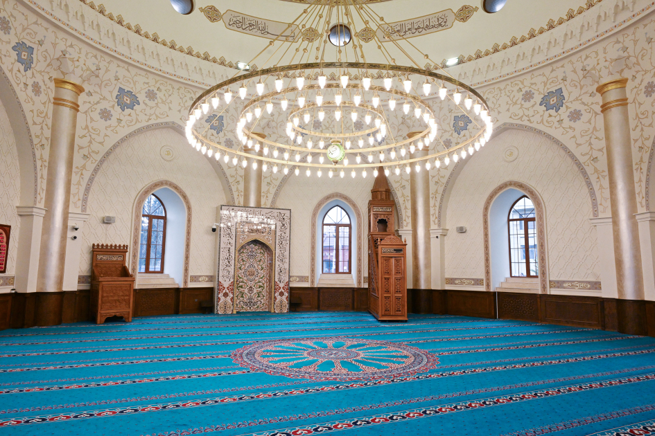 Leyla Aliyeva and Alena Aliyeva visit Juma Mosque (PHOTO)