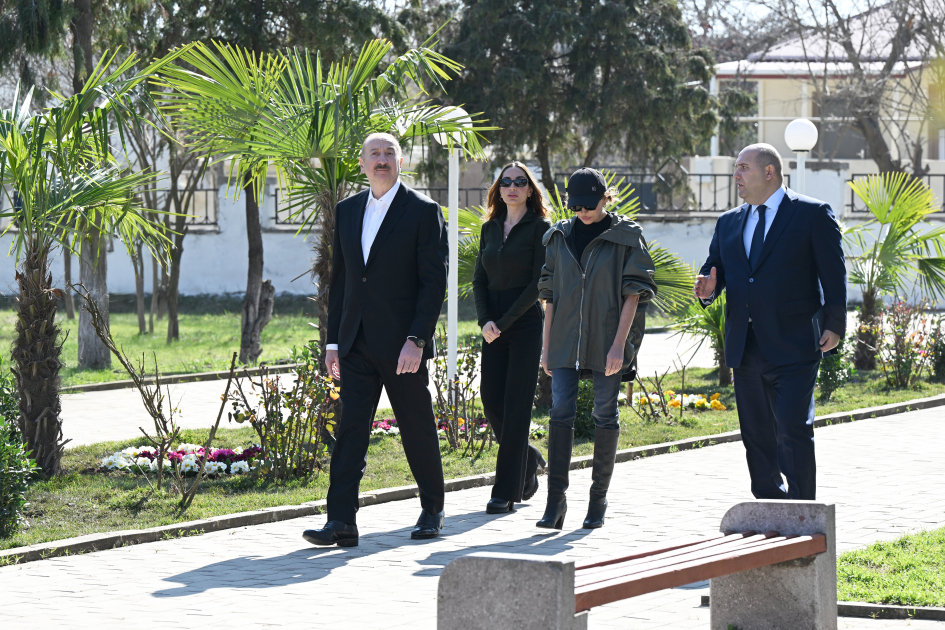 President Ilham Aliyev, First Lady Mehriban Aliyeva meet with residents of Khojavend town and Khojavend village (PHOTO)