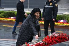 Azerbaijani people visit "Mother's Cry" monument on 34th anniversary of Khojaly genocide (PHOTO)