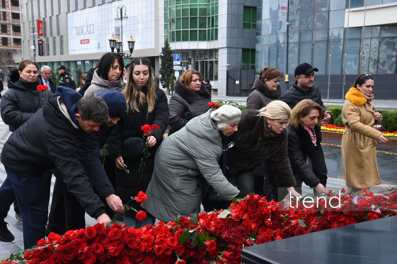 Azerbaijani people visit "Mother's Cry" monument on 34th anniversary of Khojaly genocide (PHOTO)