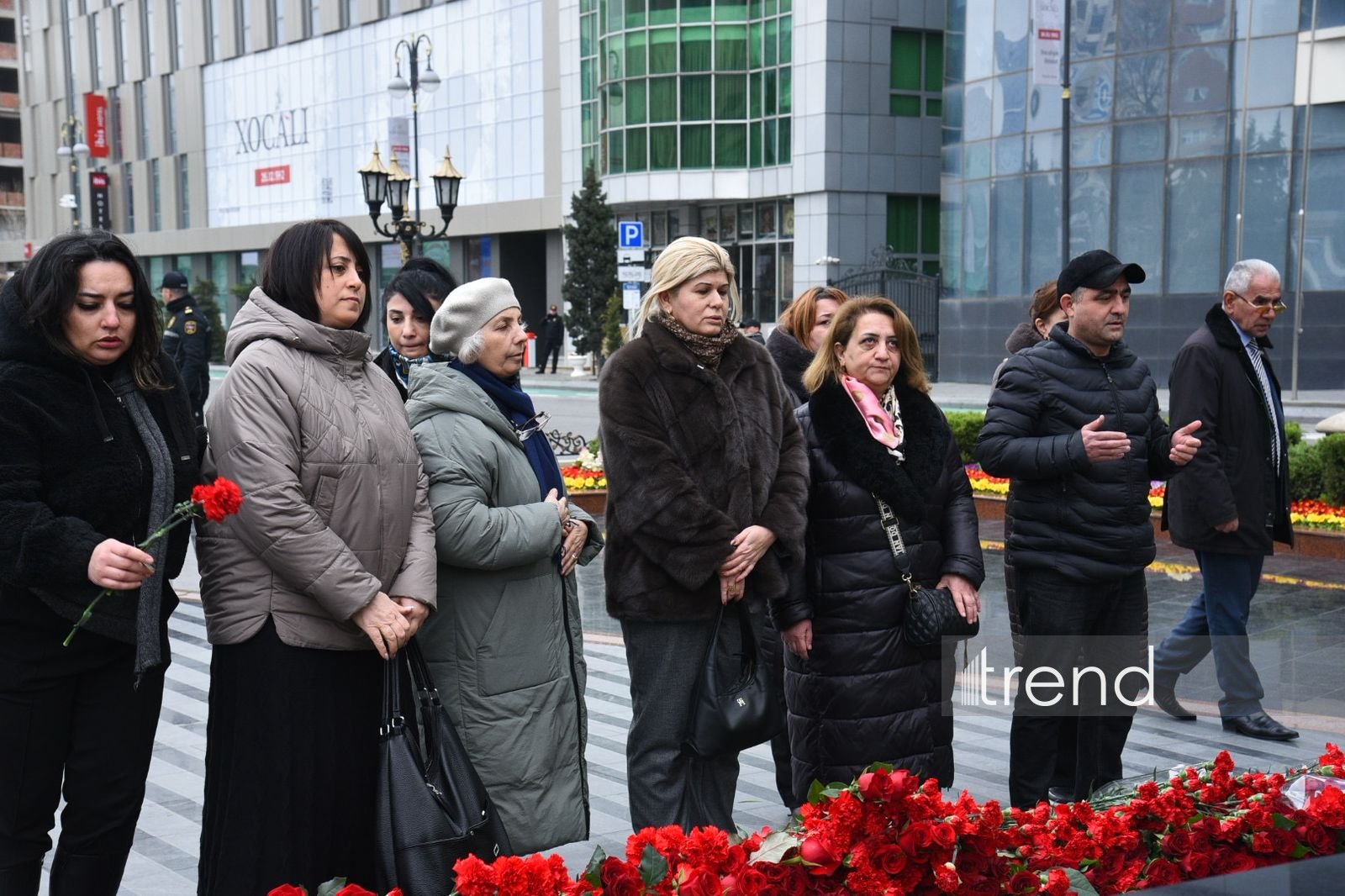 Azerbaijani people visit "Mother's Cry" monument on 34th anniversary of Khojaly genocide (PHOTO)
