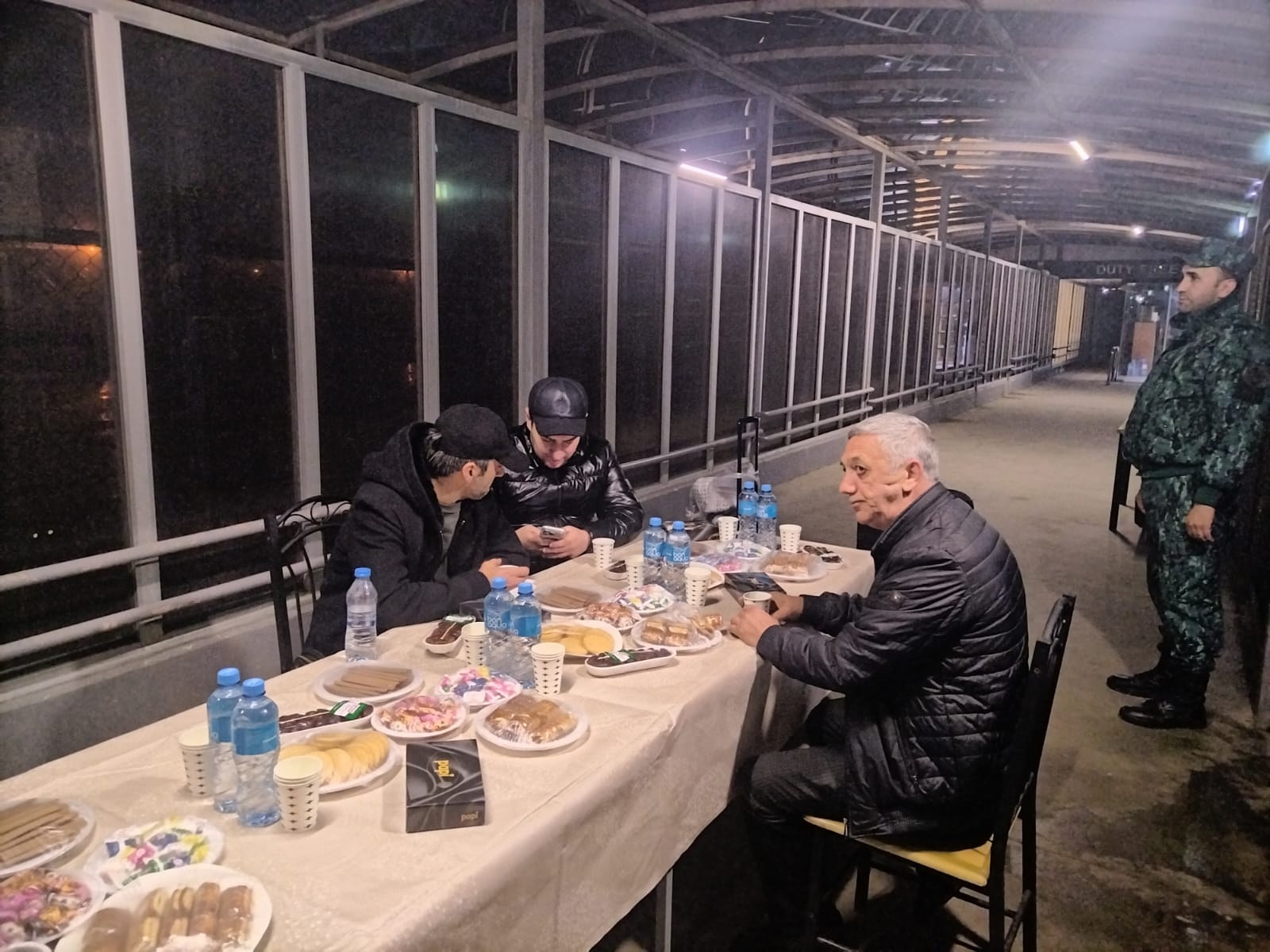 Azerbaijani citizens evacuate following US and Israeli strikes on Iran (PHOTO)