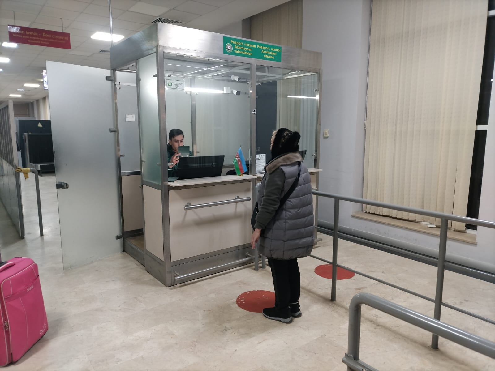 Azerbaijani citizens evacuate following US and Israeli strikes on Iran (PHOTO)