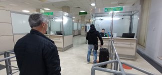Azerbaijani citizens evacuate following US and Israeli strikes on Iran (PHOTO)