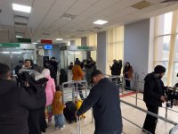 Evacuations continue as hundreds leave Iran for Azerbaijan (PHOTO)