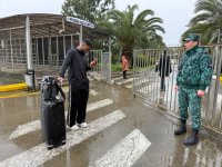 Evacuations continue as hundreds leave Iran for Azerbaijan (PHOTO)