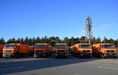 President Ilham Aliyev inspects household waste collection vehicles in Baku (PHOTO)