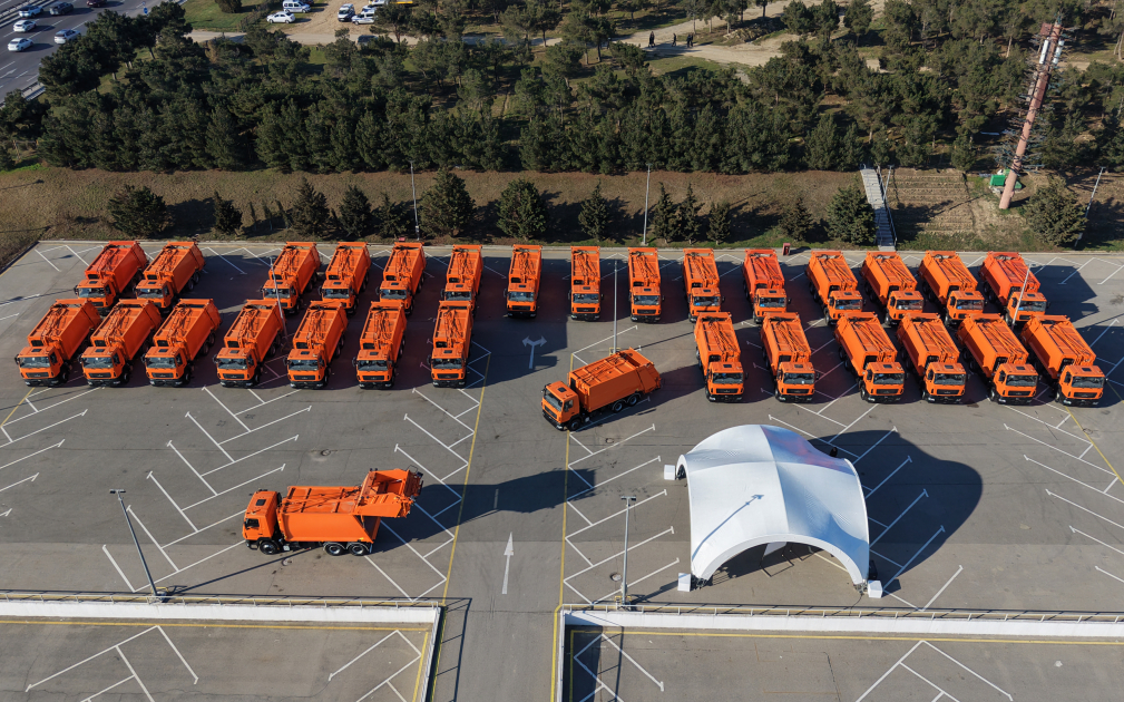 President Ilham Aliyev inspects household waste collection vehicles in Baku (PHOTO)