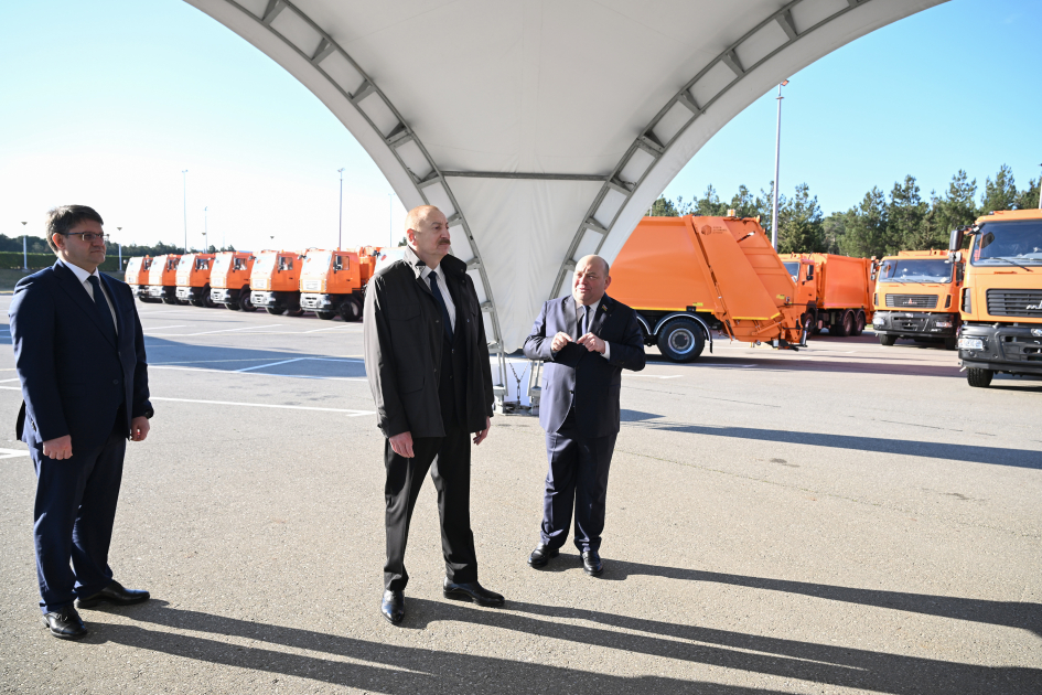 President Ilham Aliyev inspects household waste collection vehicles in Baku (PHOTO)