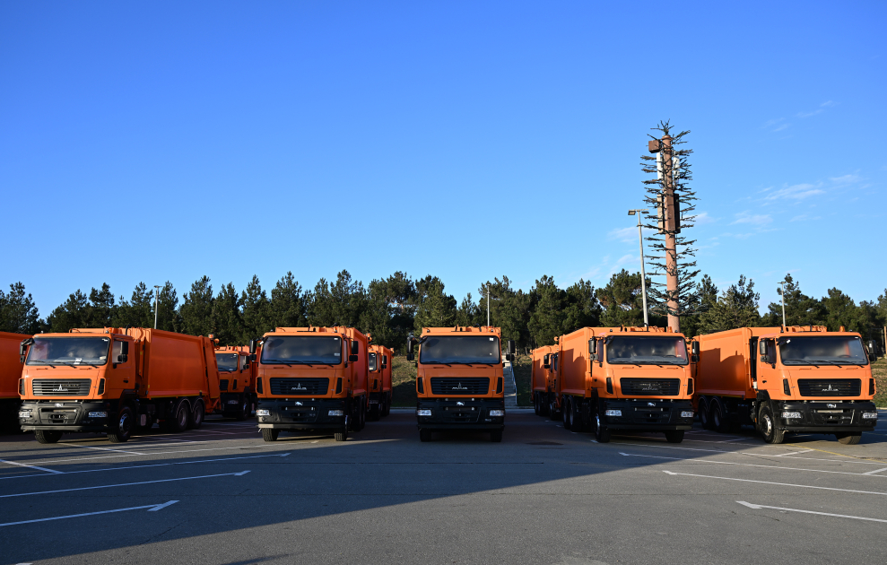 President Ilham Aliyev inspects household waste collection vehicles in Baku (PHOTO)