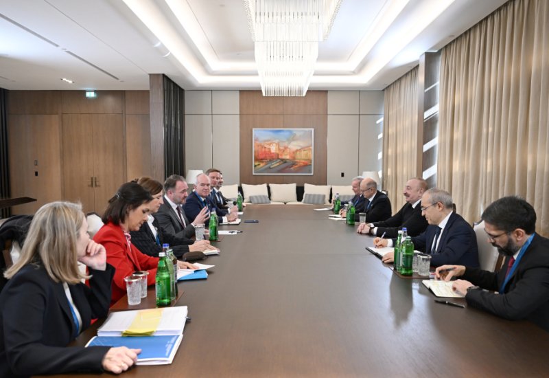 President Ilham Aliyev meets with EU Commissioner for Energy and Housing Policy (PHOTO)