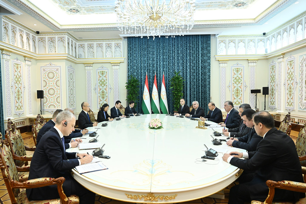 Tajikistan and ADB discuss implementation of priority investment projects