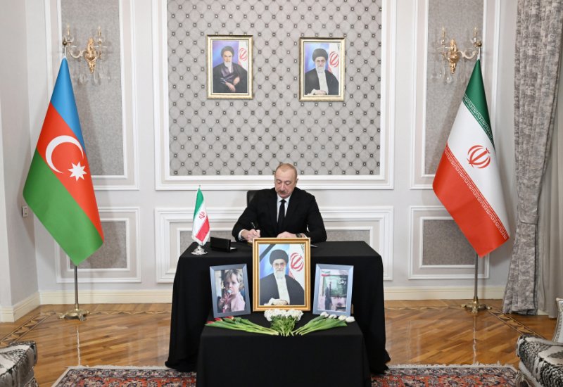 President Ilham Aliyev visits Iranian Embassy in Azerbaijan and expresses condolences (PHOTO)