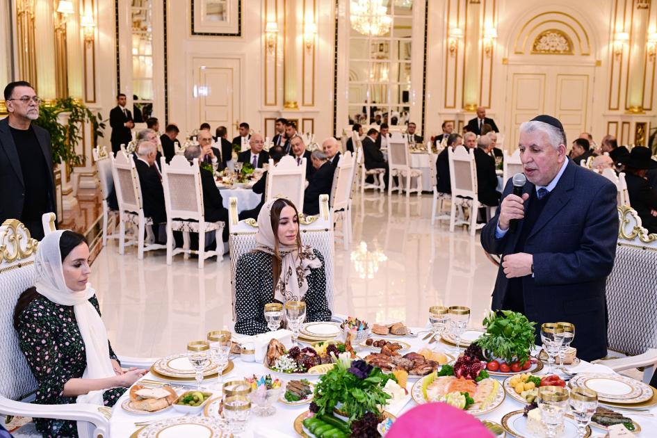 Leyla Aliyeva and Arzu Aliyeva attend Iftar ceremony held on occasion of holy month of Ramadan (PHOTO)