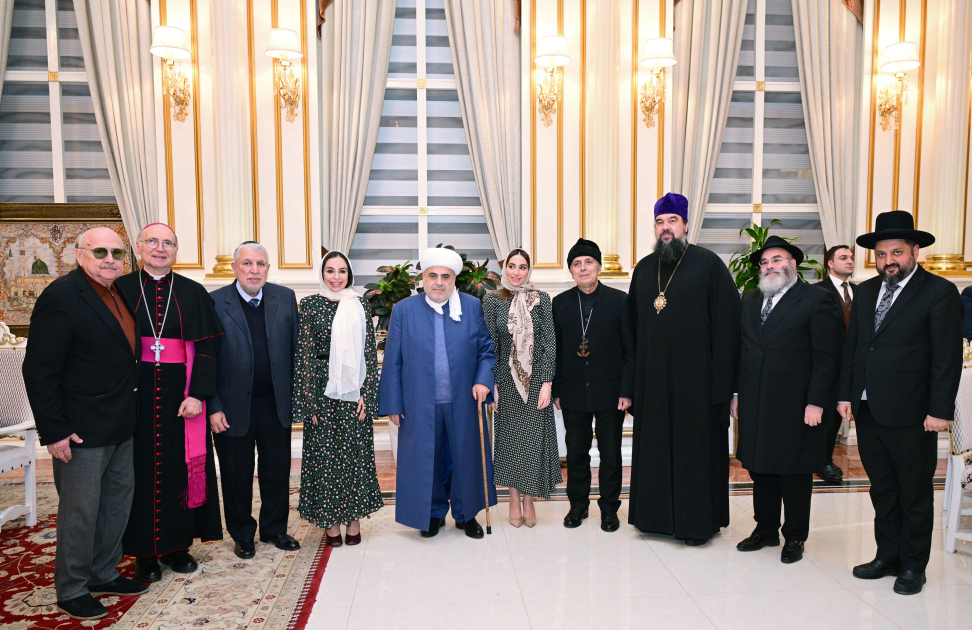 Leyla Aliyeva and Arzu Aliyeva attend Iftar ceremony held on occasion of holy month of Ramadan (PHOTO)