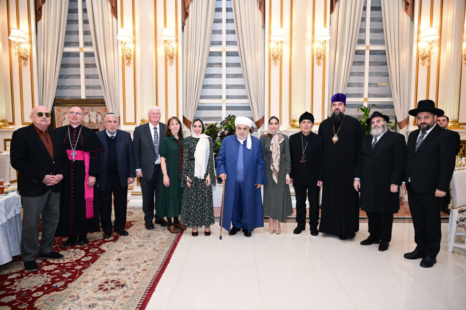 Leyla Aliyeva and Arzu Aliyeva attend Iftar ceremony held on occasion of holy month of Ramadan (PHOTO)