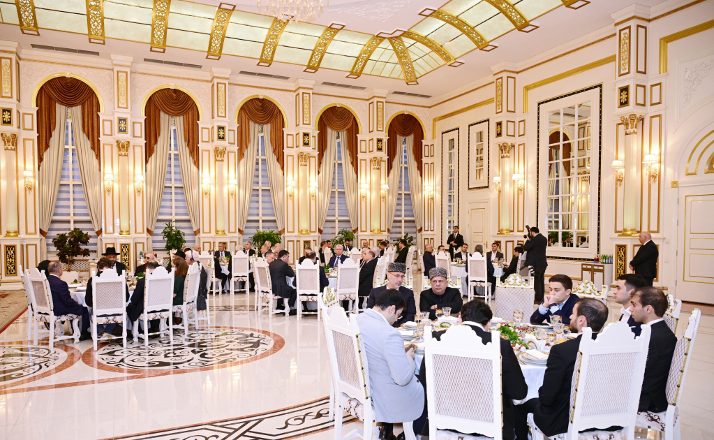 Leyla Aliyeva and Arzu Aliyeva attend Iftar ceremony held on occasion of holy month of Ramadan (PHOTO)