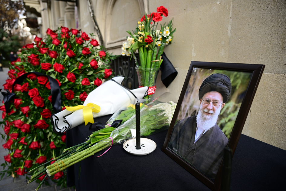 President Ilham Aliyev visits Iranian Embassy in Azerbaijan to offer condolences (PHOTO)