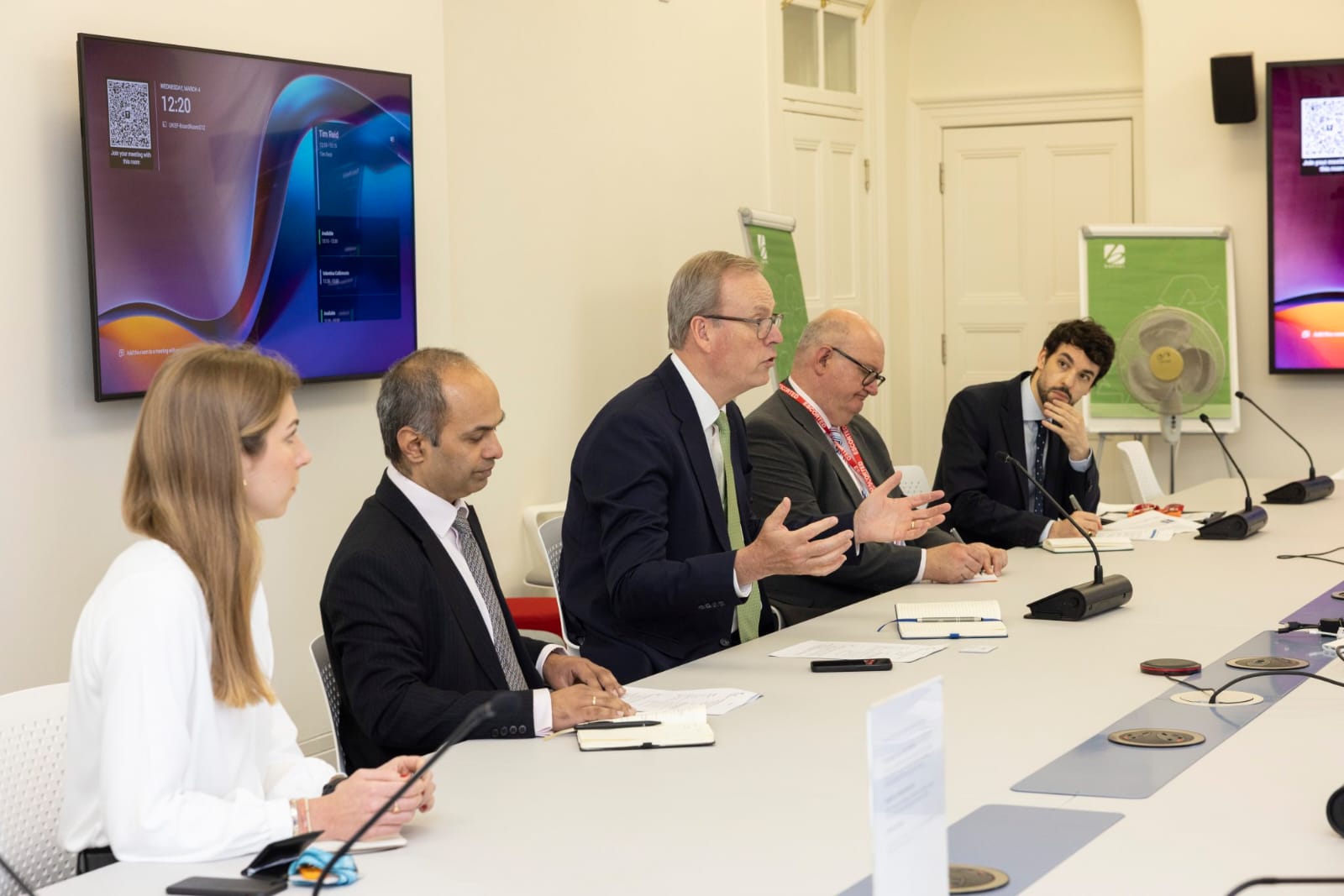 Azerbaijan, UK discuss cooperation in digital infrastructure (PHOTO)