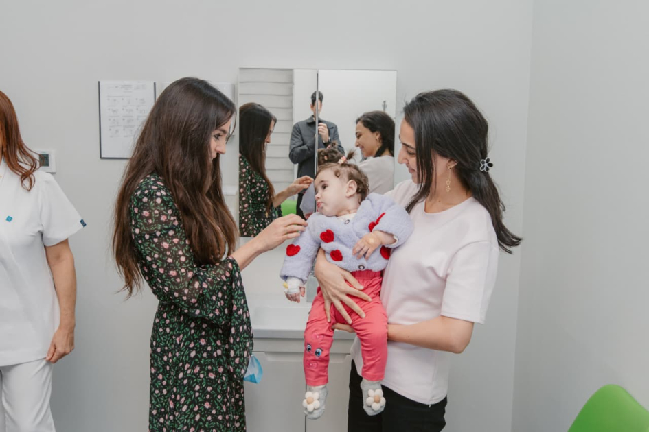 Leyla Aliyeva and Arzu Aliyeva visits Pediatric Unit of “Leyla Medical Center” (PHOTO)
