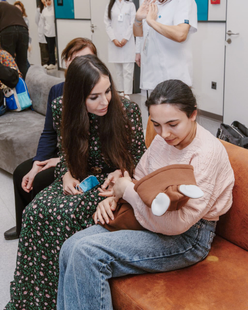 Leyla Aliyeva and Arzu Aliyeva visits Pediatric Unit of “Leyla Medical Center” (PHOTO)