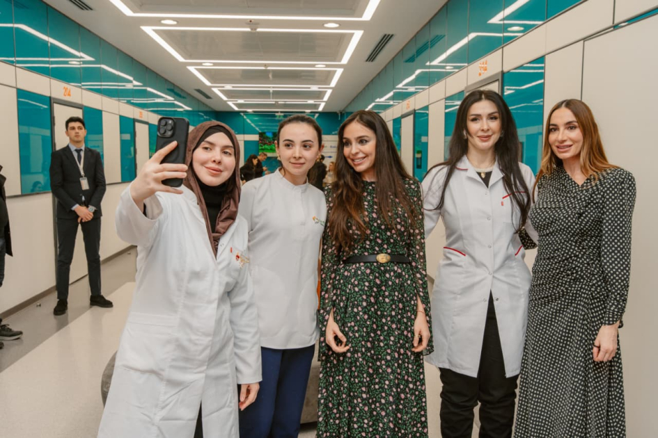 Leyla Aliyeva and Arzu Aliyeva visits Pediatric Unit of “Leyla Medical Center” (PHOTO)