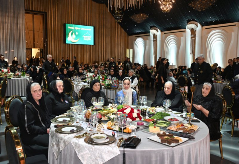Leyla Aliyeva attends iftar dinner held with participation of martyrs’ mothers (PHOTO)