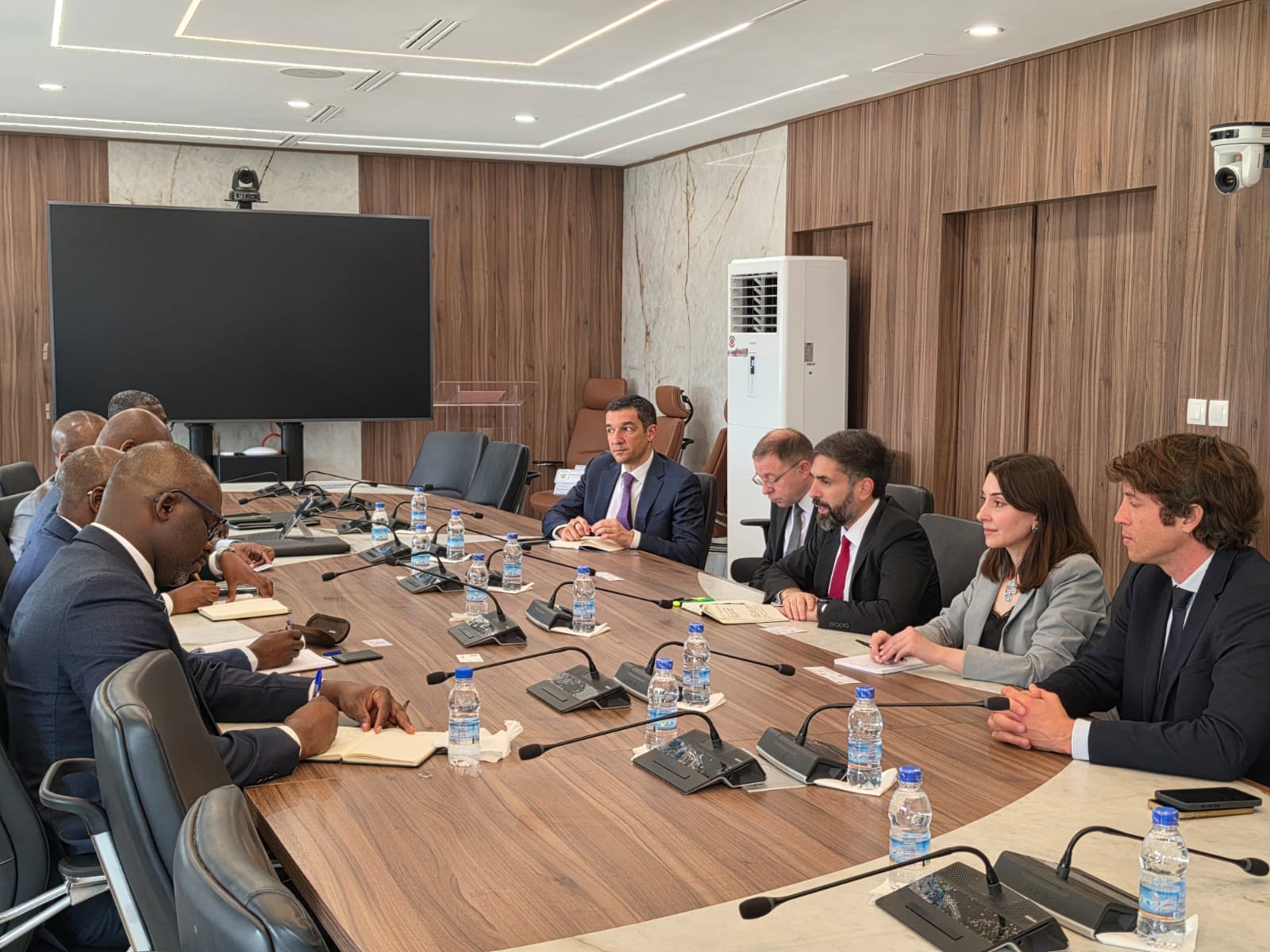 Azerbaijan, Côte d'Ivoire dive into Baleine oil and gas field dev't talks (PHOTO)