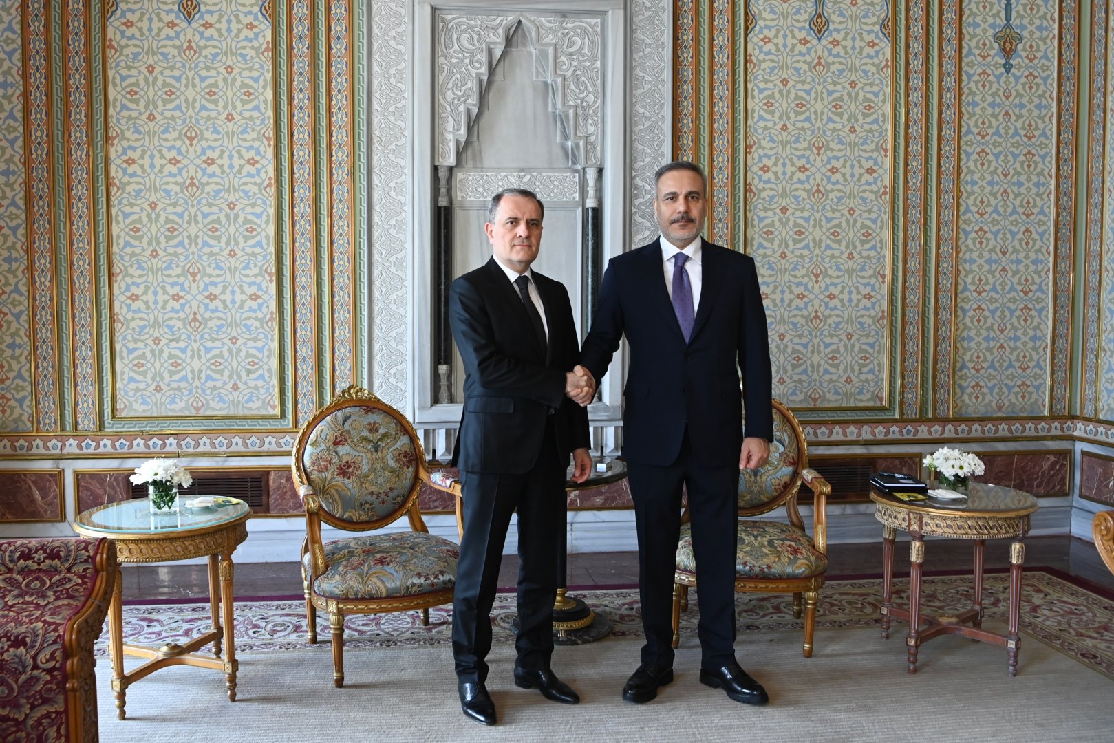 Azerbaijan FM meets Turkish counterpart in Istanbul